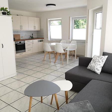 Familienfreundliche Ferienwohnung Mit Wohlfuehlbalkon Und Kostenlosem Parkplatz Nahe Messe Und Bodensee 梅肯博伊伦 外观 照片